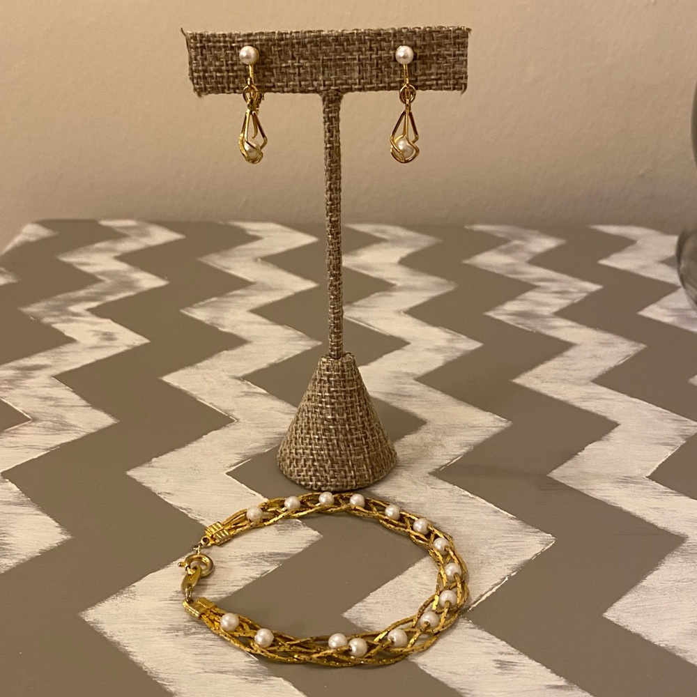 Vintage Pearl & Gold-Tone Lattice Bracelet – Avon SP & Screw Back Pearl Earrings - Picture 14 of 15